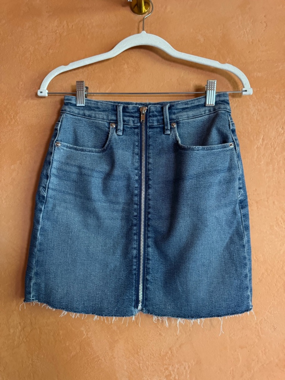 Good American Denim Mini Skirt 4/27 Front Zip Raw Hem High Rise Blue Jean Skirt